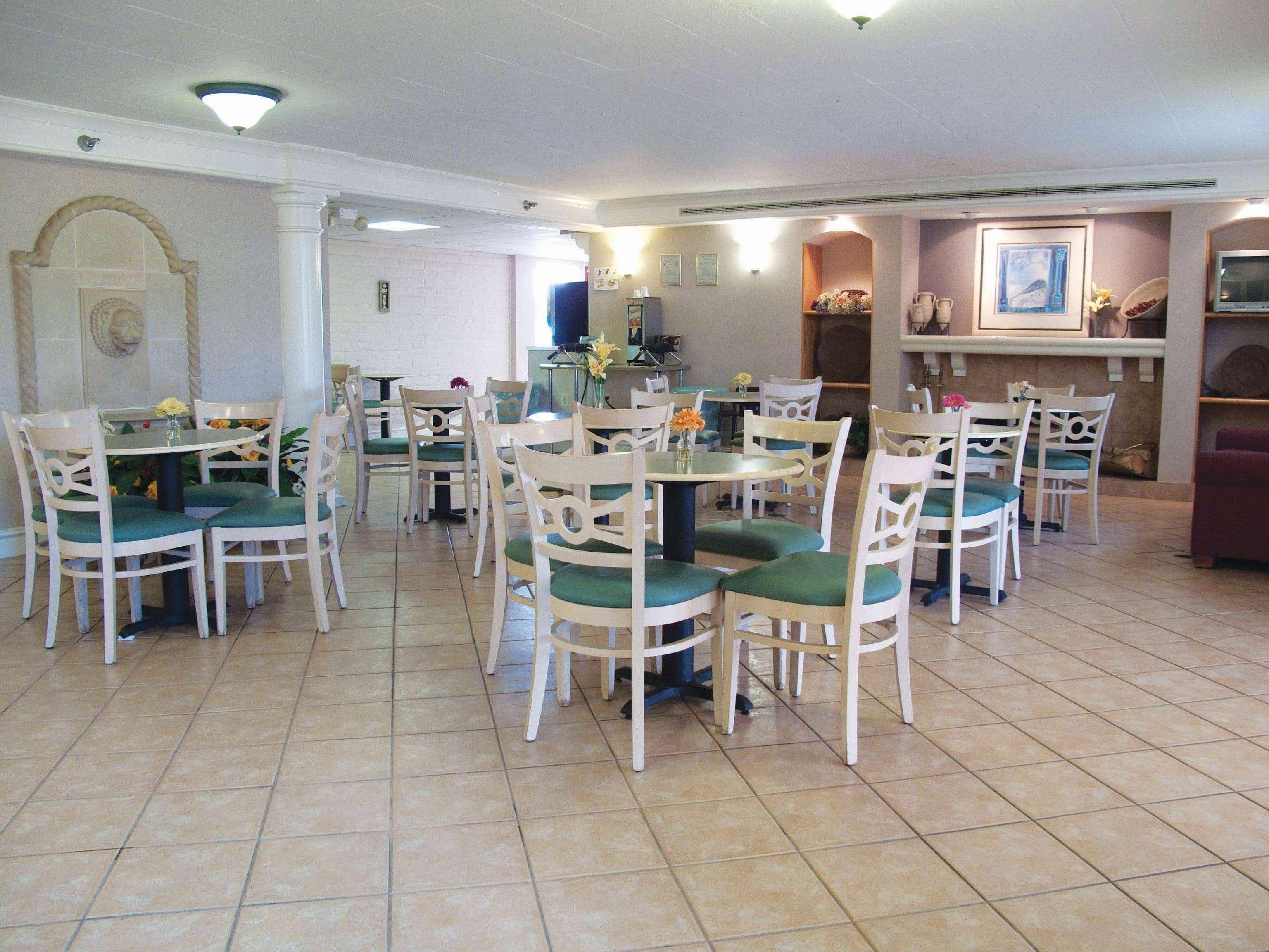 La Quinta Inn By Wyndham Norfolk Вирджиния-Бич Экстерьер фото