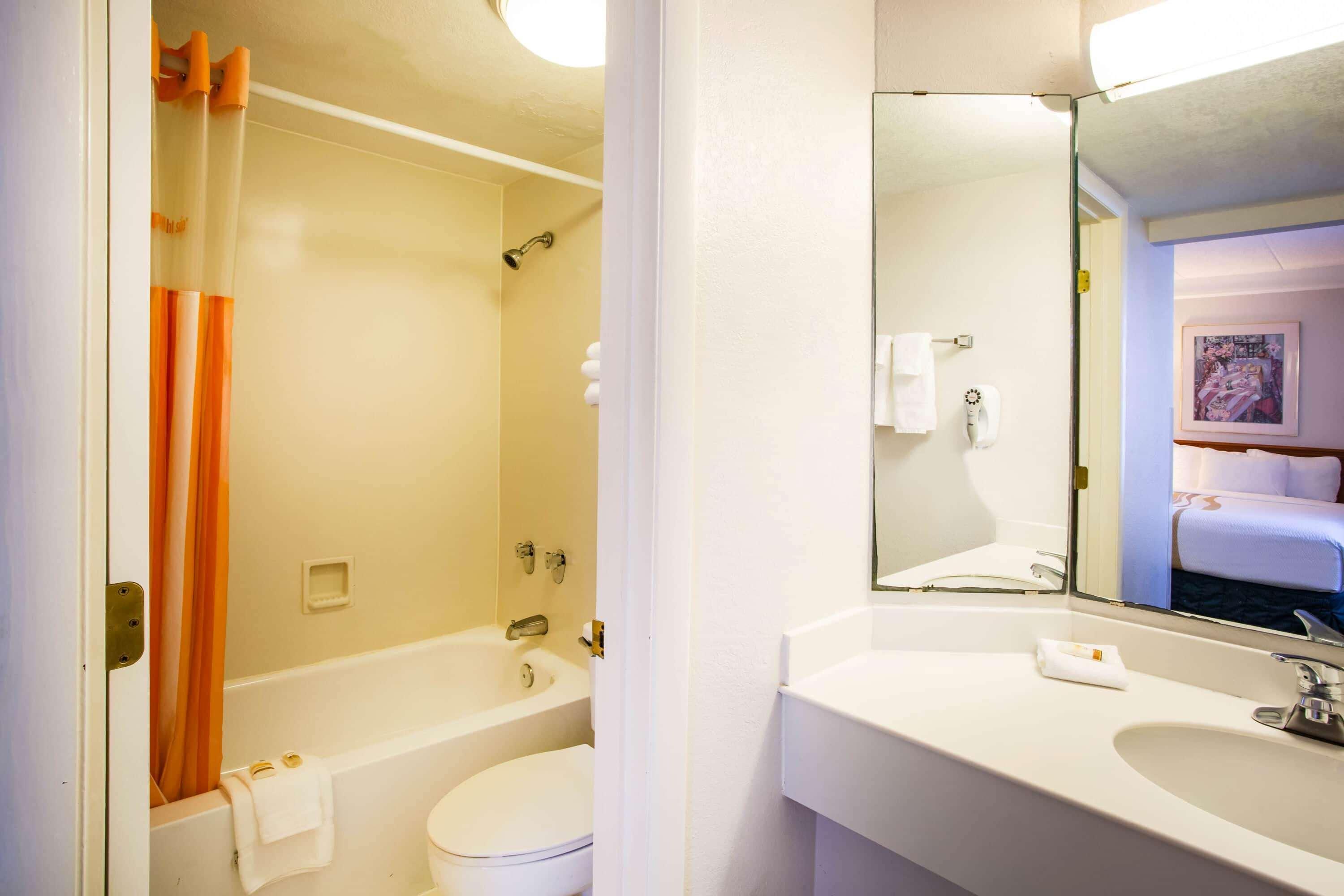 La Quinta Inn By Wyndham Norfolk Вирджиния-Бич Экстерьер фото