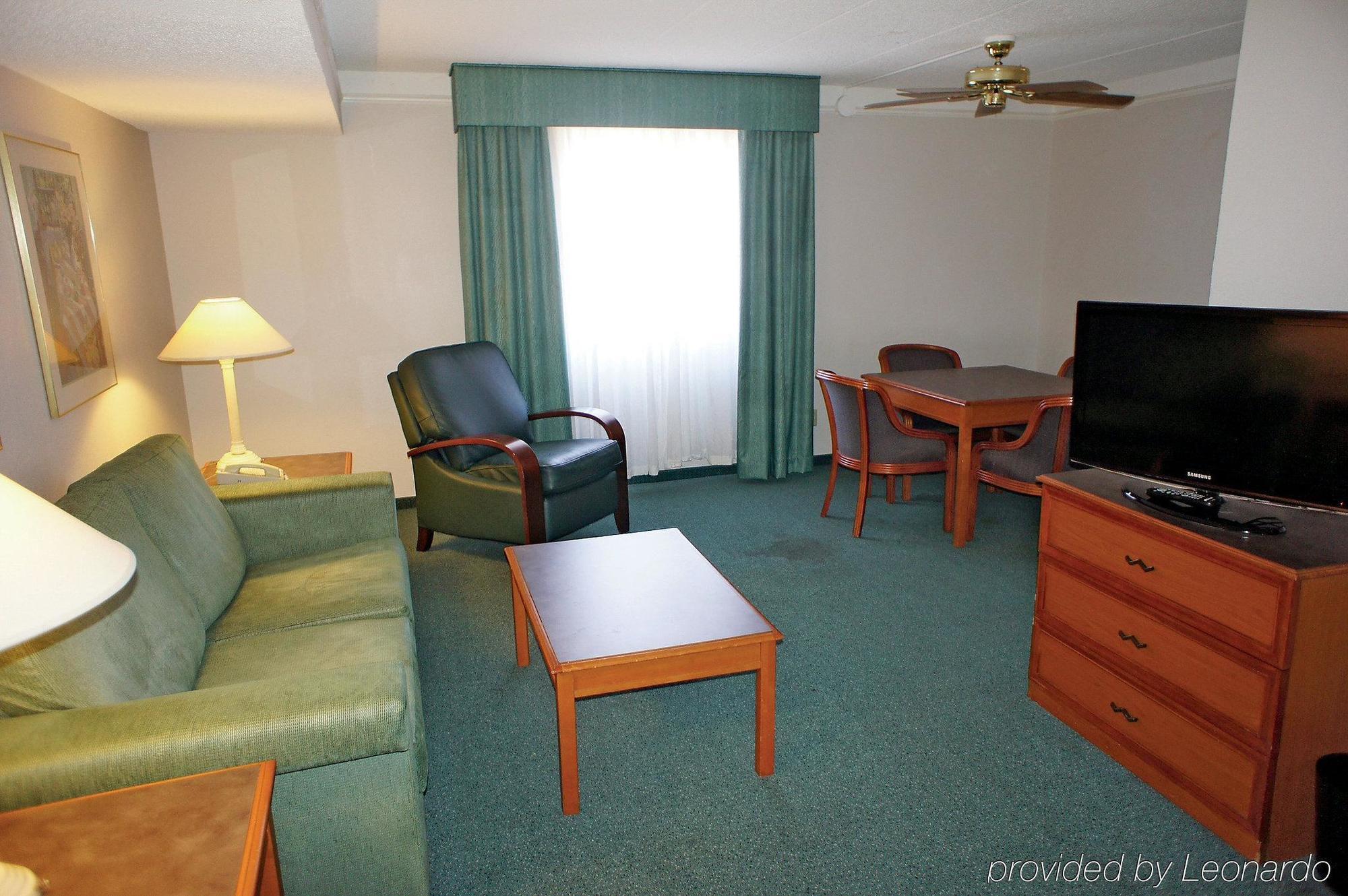 La Quinta Inn By Wyndham Norfolk Вирджиния-Бич Экстерьер фото